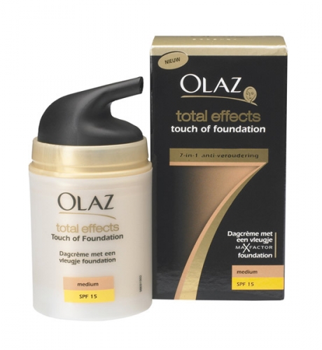 Hopelijk Martelaar ik heb dorst Olaz total effect touch of sunshine dagcreme donker huid spf15- 50 ml